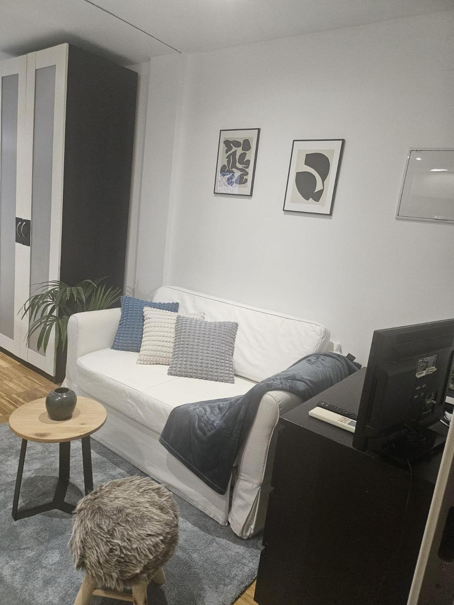 Compact Chic Madri